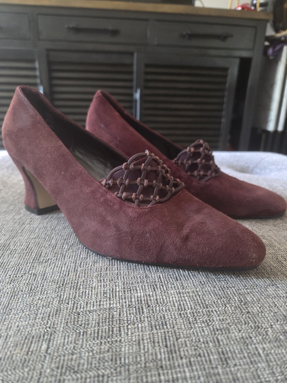 Candid Statements Womens Burgundy Suede Heel Pumps Knotted Vamp Detail Size 8